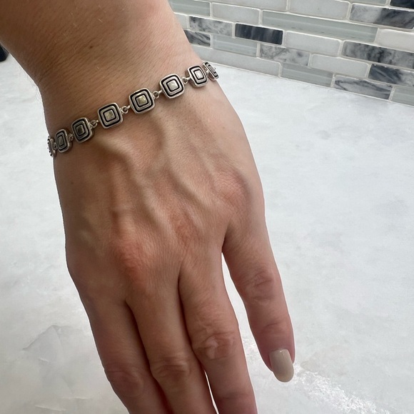 Vintage Zina square etched bracelet - Picture 10 of 11